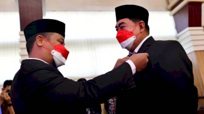 31 Tahun Mengabdi, Sekprov Sulsel Abdul Hayat Gani Terima Penghargaan Satya Lancana