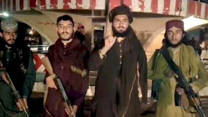 Taliban Rebut Kekuasaan, Presiden Tinggalkan Afghanistan