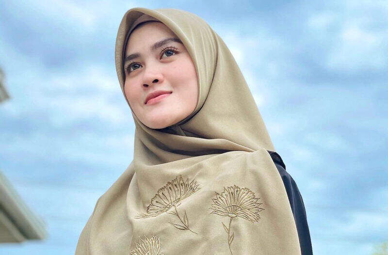 Henny Rahman Sakit Hati dan Kecewa Usai Dinikahi Alvin Faiz, Kenapa?