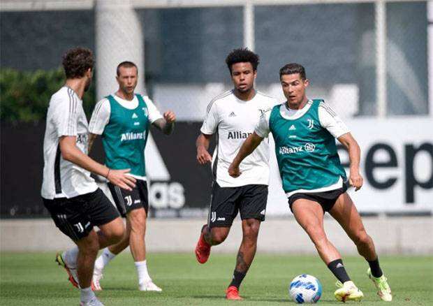 Capek Diganggu Rumor, Allegri Pastikan Ronaldo Bertahan di Juventus