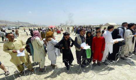 Ribuan Warga Afghanistan Menanti Evakuasi di Bandara