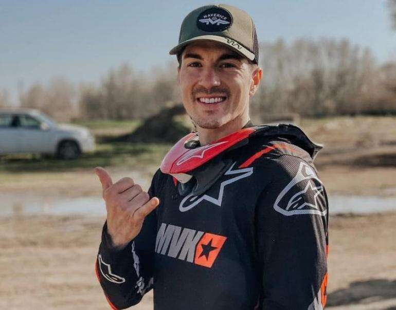 Dipecat Yamaha, Vinales Dilirik Aprilia
