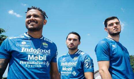 Persib Rilis Jersey Kandang, Orderan Melimpah