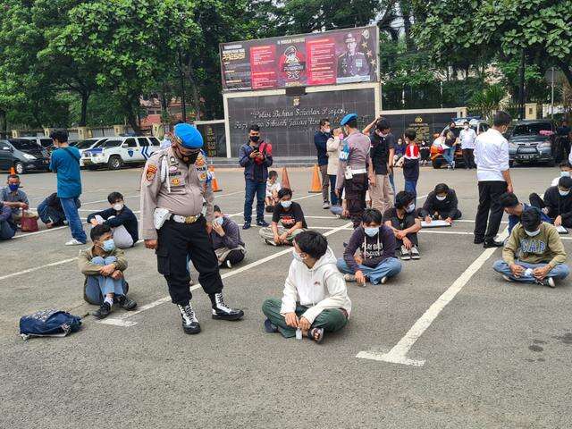 Perdana PTM, Pelajar di Jakarta Malah Gelar Tawuran