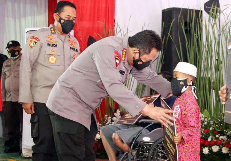 Kapolri Gelorakan Semangat Kepada Jajarannya Ayo, Pakai Masker Dan Segera Vaksin