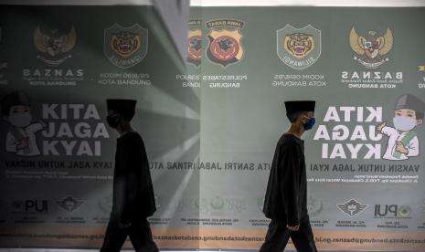 Jokowi Ingin Vaksinasi Santri dan Pelajar Secara Masif