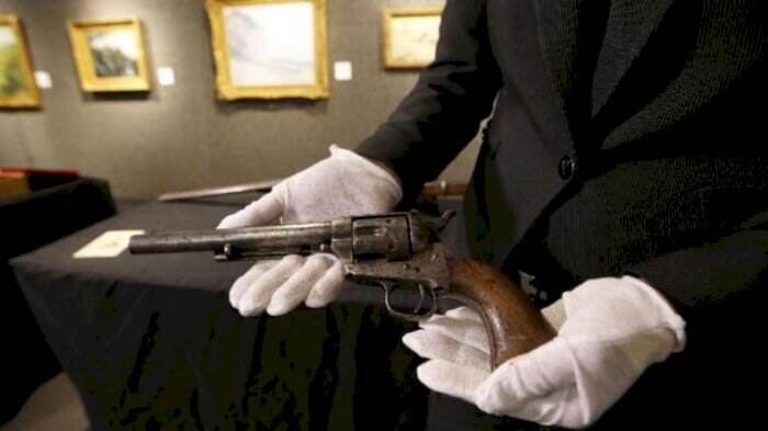 Disebut Harta Paling Ikonik, Pistol yang Bunuh Penjahat Legendaris AS Billy the Kid Laku Terjual Rp86,4 M
