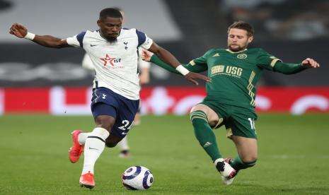 Tottenham Putus Kontrak Serge Aurier