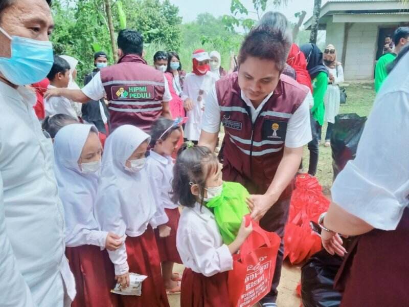 Hipmi dan Hanida Foundation Bantu Pendidikan Warga Terpencil