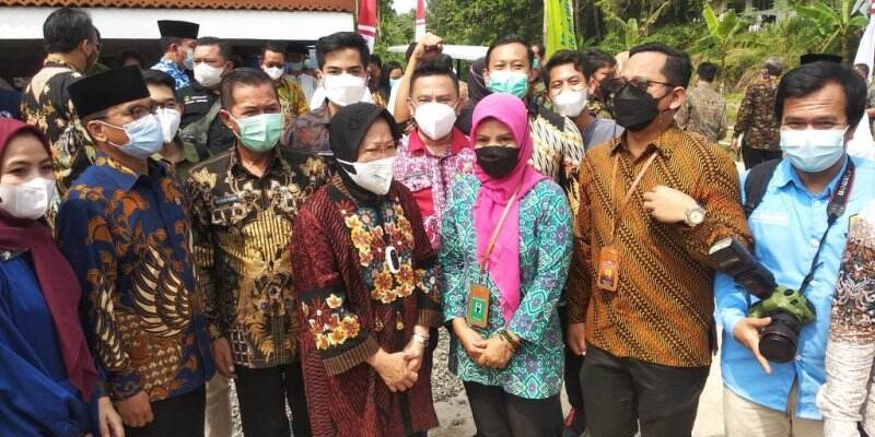 Beda Respons Mensos Risma dengan Pejabat Banten saat Bank Penyalur Bantuan COVID-19 Kinerjanya Lambat