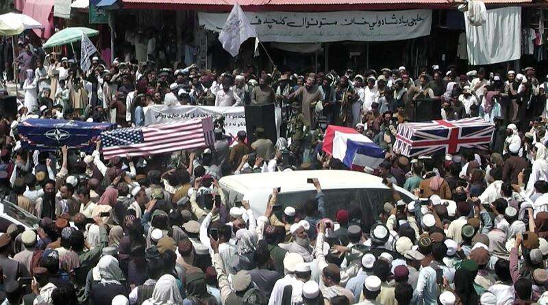 AS Angkat Kaki, Pendukung Taliban Arak Peti Mati Berbendera Amerika