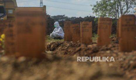 Pemprov DKI Perbaiki 10 Makam Ambles di TPU Rorotan