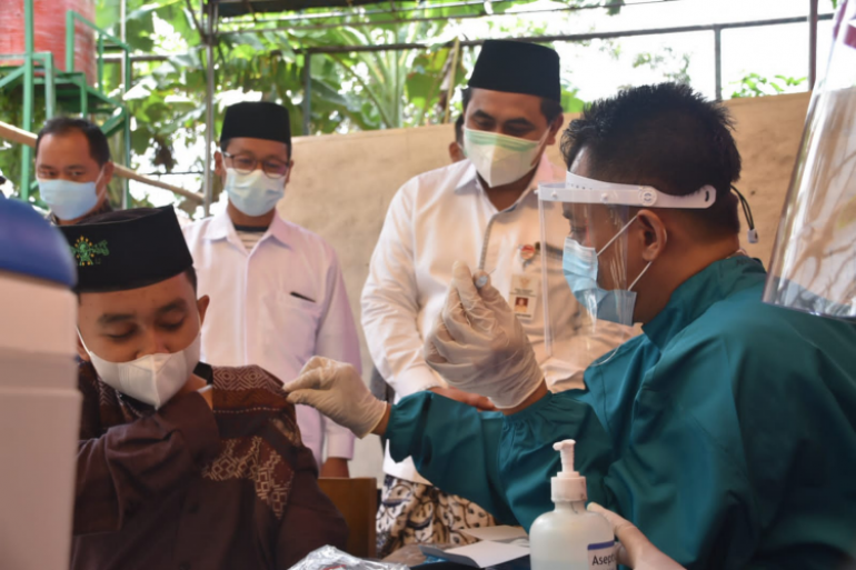 Pemprov Jateng Salurkan 5.000 Dosis Vaksin Untuk Ponpes
