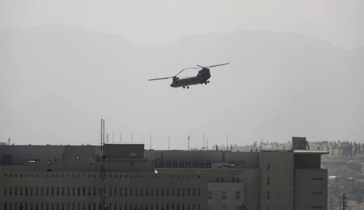 Nekat! Suporter Taliban Arak-arakan Peti Mati Berbungkus Bendera Amerika
