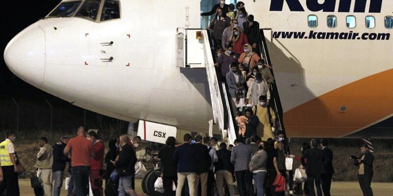 Tiba di Makedonia Utara, Kelompok Pertama Pengungsi Afghanistan Langsung Dikarantina di Hotel