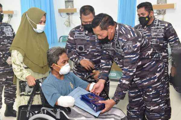 Prajurit TNI AL Ini Kedua Tangannya Putus, Tengok yang Dilakukan Pimpinannya