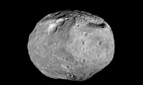 Asteroid 300 Meter akan Melintasi Bumi pada Bulan Ini