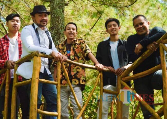 Digawangi Keponakan Didi Kempot dan Usung Pop Jawa, Bolo Ngopi Band Rillis Menang Bondo