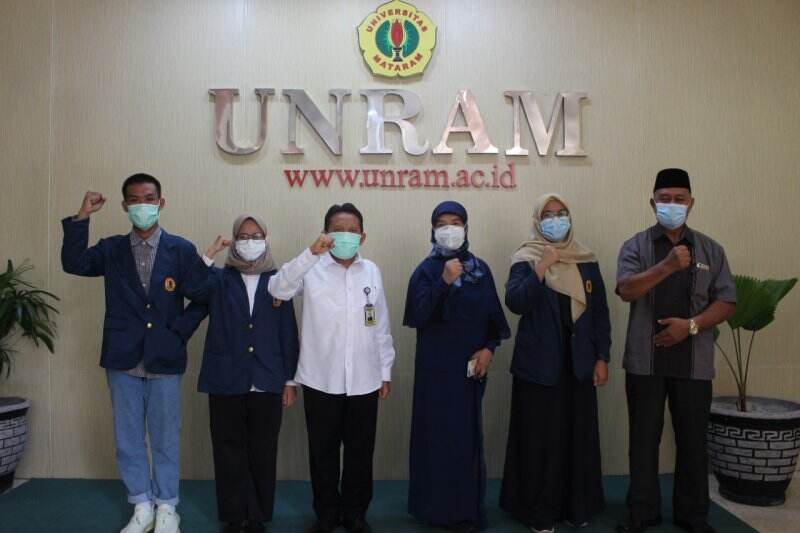 Keren, Mahasiswa Unram Juara Nasional Debat Bahasa Inggris