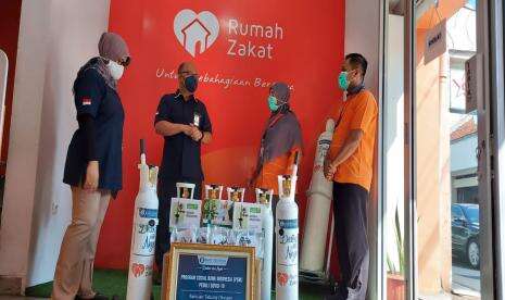 Rumah Zakat Dapat Bantuan Tabung Oksigen