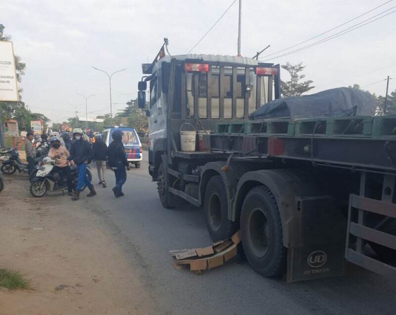 Jangan Dicontoh! Nekat Cegat Truk Trailer yang Melintas di JLS, Remaja di Cilegon Tewas Terlindas