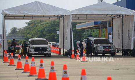 In Picture: Vaksinasi Covid-19 Drive Thru di Tol Jagorawi