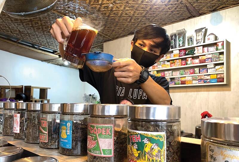 Kalau Bingung, Coba Pesan Lik Yadi atau Mbak Winarsih
