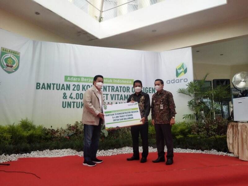 PT Adaro Energy Tbk Serahkan Bantuan 20 Konsentrator Oksigen dan 4000 Paket Vitamin ke Pemkab Balangan