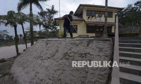 Hujan Abu Merapi Guyur Lima Kecamatan di Magelang