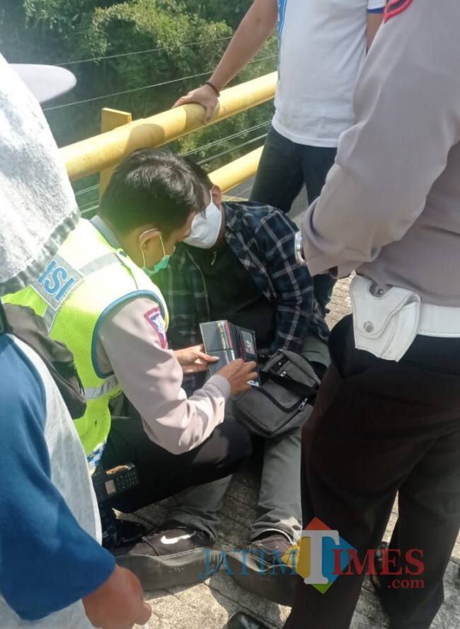 Kalut tidak Punya Laptop, Mahasiswa di Malang Mau Terjun dari Jembatan