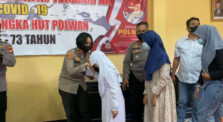 HUT Polwan ke-73, Polsek Tanjung Duren Santuni Anak Yatim Piatu Terdampak Covid