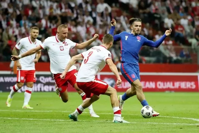 Skor Kacamata Hiasi Babak Pertama Polandia vs Inggris