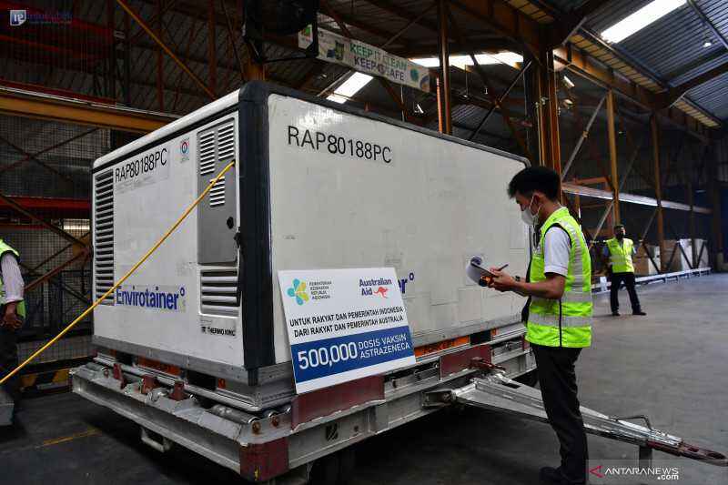 Terus Berdatangan Tambahannya, 500 Ribu Vaksin AstraZeneca Bantuan Australia Tiba di Indonesia