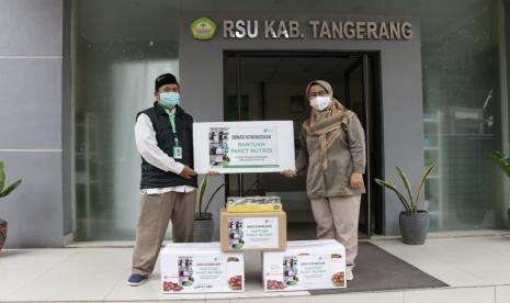 Dompet Dhuafa Serahkan Santunan dan Paket Nutrisi Bagi Nakes