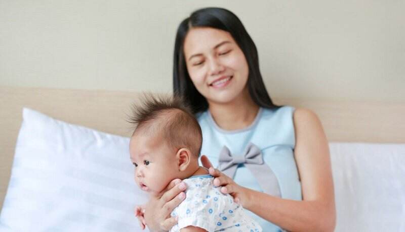 10 Cara Menghilangkan Cegukan pada Bayi yang Perlu Bunda Tahu