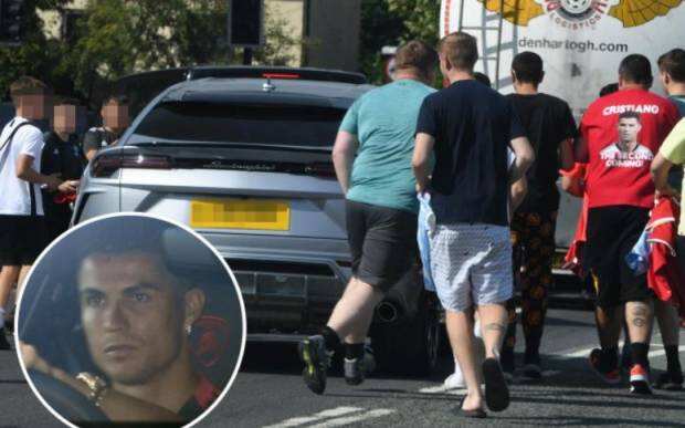 Ronaldo Dikejar Fans Usai Latihan saat Geber Lamborghini Rp3,2 M