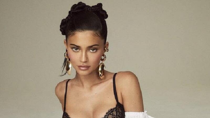 Tampil Seksi, Kylie Jenner Pakai Bra Seharga Nyaris Rp6 Juta!