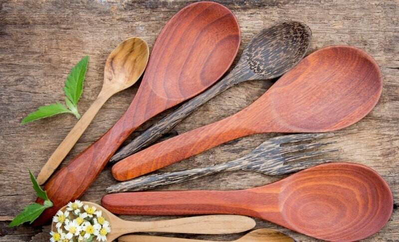 Kelebihan dan Kekurangan Alat Masak Berbahan Kayu
