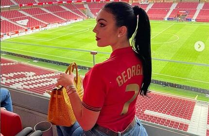 Deretan Foto Cantik Georgina Rodriguez di Tribun Stadion saat Dukung Cristiano Ronaldo, Mana Paling Menawan?