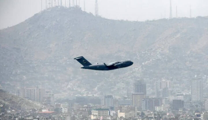 Pesawat Evakuasi Amerika Gagal Lepas Landas karena Ditahan Taliban, Terungkap Alasannya