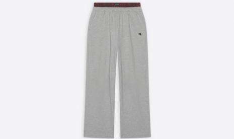 Jual Celana Saggy, Balenciaga Dicerca Warganet