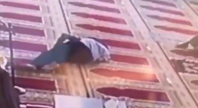 Innalillahi, Muazin Meninggal Setelah Kumandangkan Azan