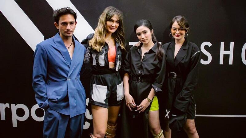 Gaya 6 Seleb Indonesia di New York Fashion Week 2022, Luna Maya Super Cool!