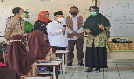 Anak SD Belum Vaksin, Wapres Minta Pengawasan PTM Diperketat