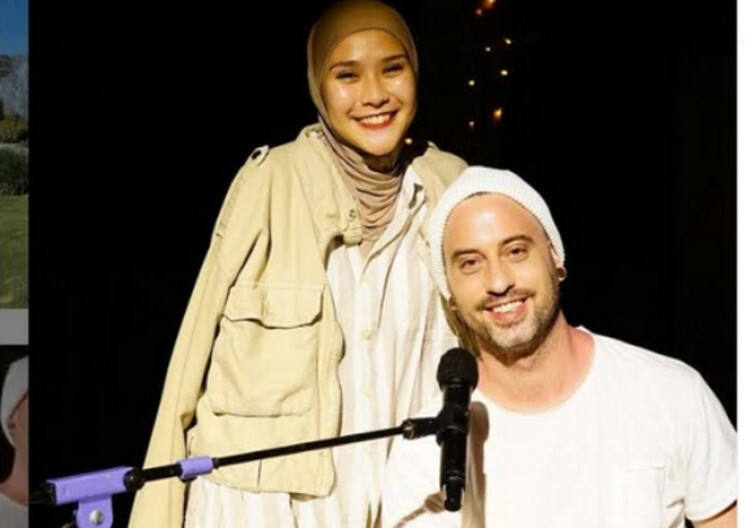Kejutan Hanung Bramatyo Rayakan Ultah Zaskia Adya Mecca, Datangkan Vokalis The Moffatts