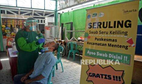 In Picture: Menengok Tes Swab Keliling Gratis di Jakarta