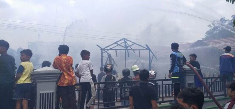BREAKING NEWS: Komplek Yuka Banjarmasin Geger Api!