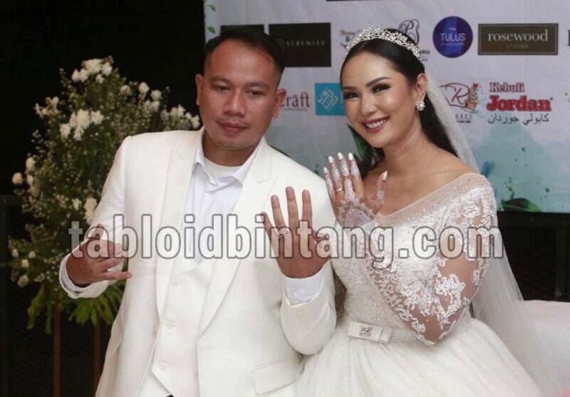 Vicky Prasetyo Jalani Sidang Putusan, Kalina Oktarani Beri Dukungan