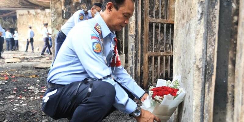 Kenang Korban Kebakaran, Petugas dan WBP Lapas Tangerang Lakukan Tabur Bunga