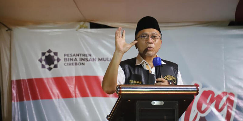 Beri Kuliah Kebangsaan, Zulhas Ajak Para Santri Bantu Negara Melalui Pendidikan